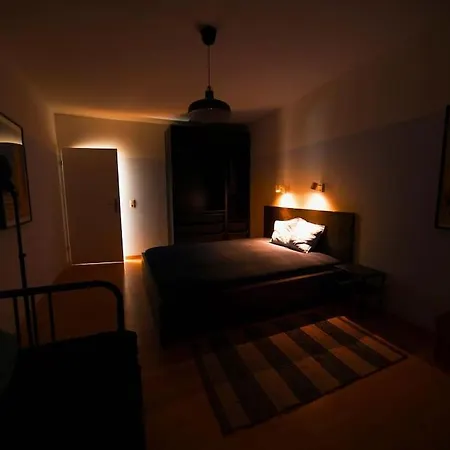 Stilvolle - Mit Balkon Und Whirlpoolwanne