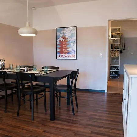 Stilvolle - Mit Balkon Und Whirlpoolwanne 아파트 *