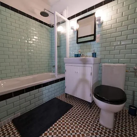 Stilvolle - Mit Balkon Und Whirlpoolwanne * 마르부르크