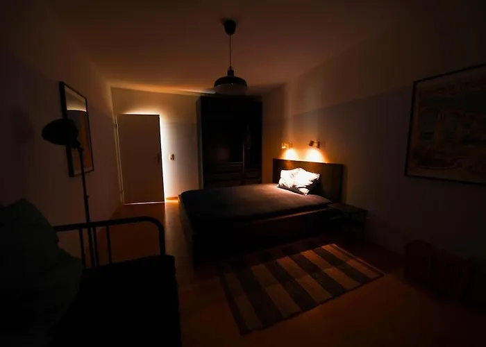 Stilvolle - Mit Balkon Und Whirlpoolwanne